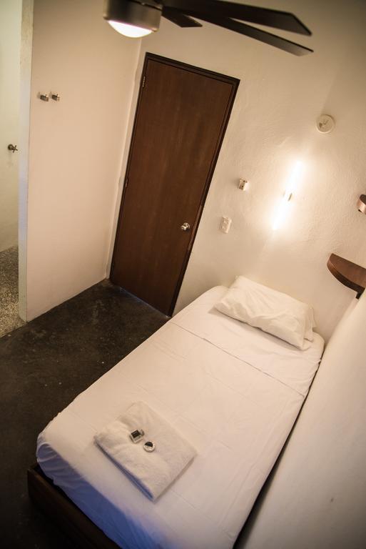 Hostal Olas Altas Manzanillo Habitación foto